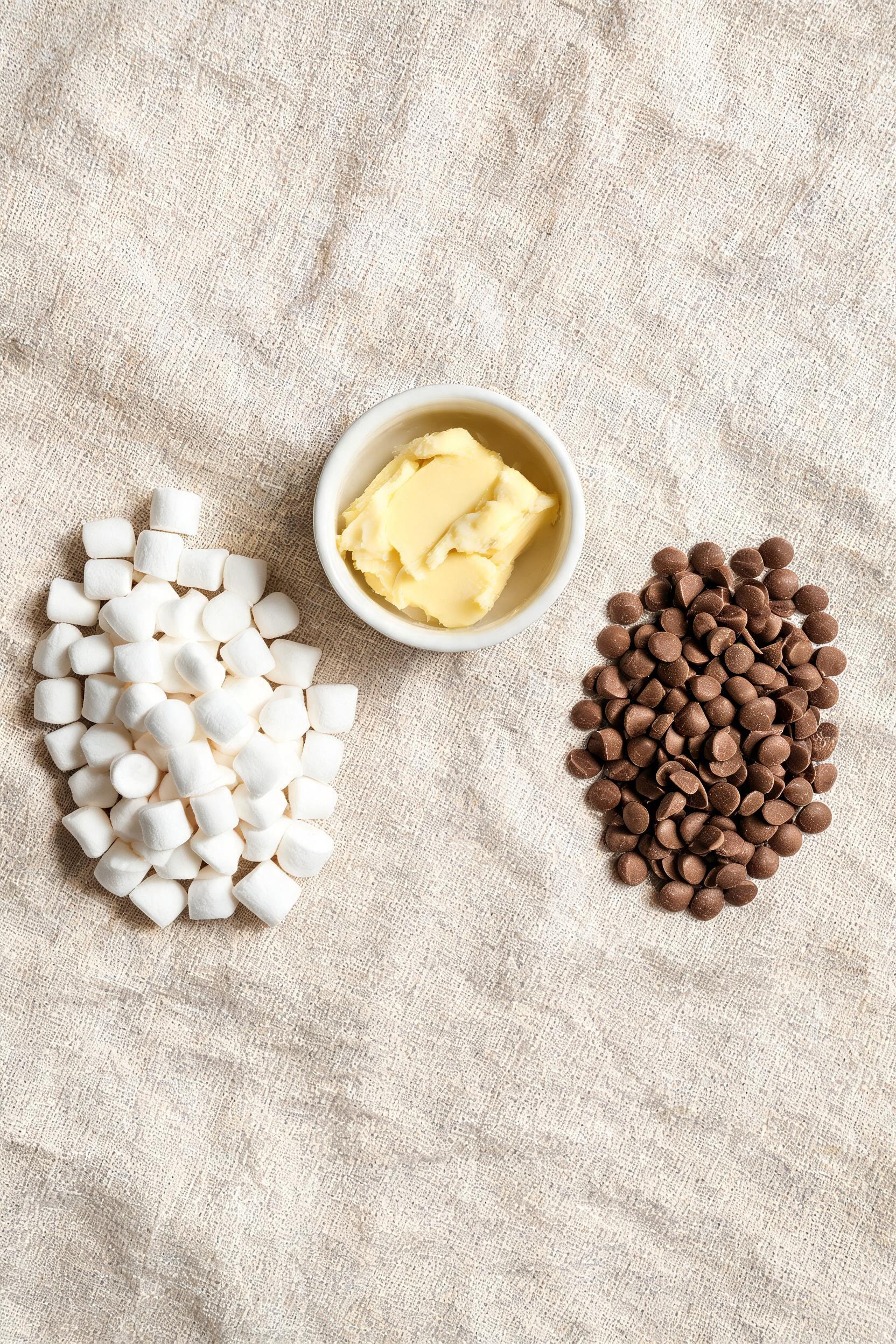 3-Ingredient S’mores Dip – The Ultimate Easy Party Dessert — ingredients